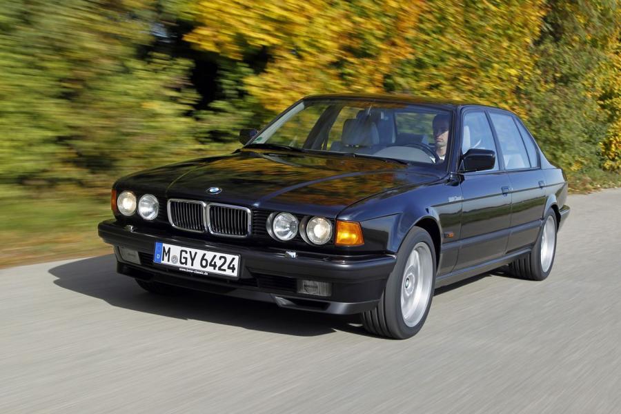  BMW 750iL 1986 года  (фото 1 из 16)